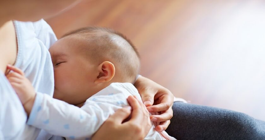 علت شیر نخوردن نوزاد 5 ماهه
